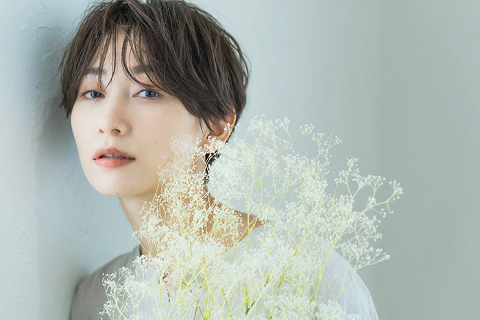 新たな魅力が開花する! 40代から始めたい大人のメイクアップ術