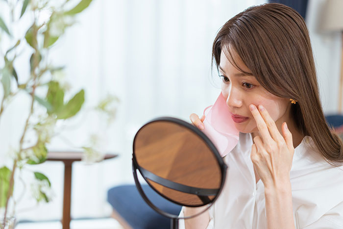 「化粧が崩れる」「似合わない」マスク悩みを解消するメイク術&選び方