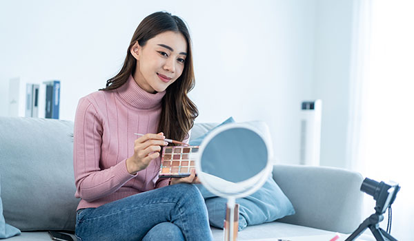 大人におすすめの「涙袋メイク」は？使えるアイテム＆失敗しないコツ