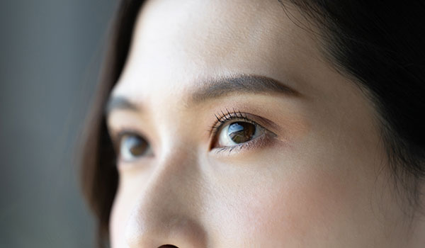 【眉毛の整え方】ベーシック眉から流行りのパーマまで！　美眉を作るポイント